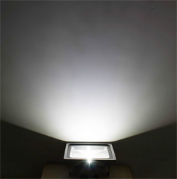 LED прожектор 30W / 0,5W  теплый свет, датчик движения